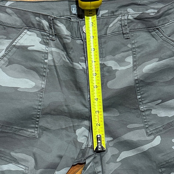 Wit & Wisdom size 14 Camo  pants - Picture 8 of 9